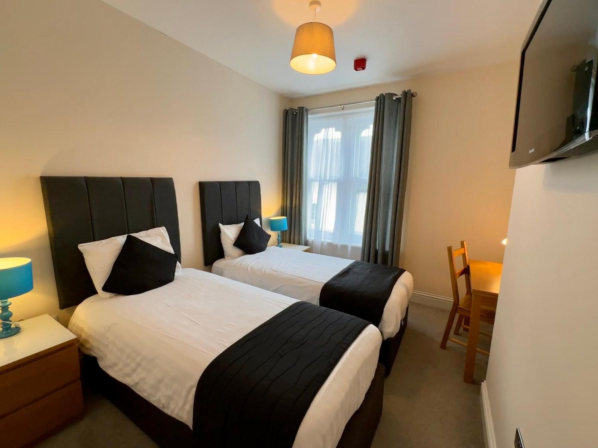 Spilman Hotel Apartments Carmarthen Esterno foto