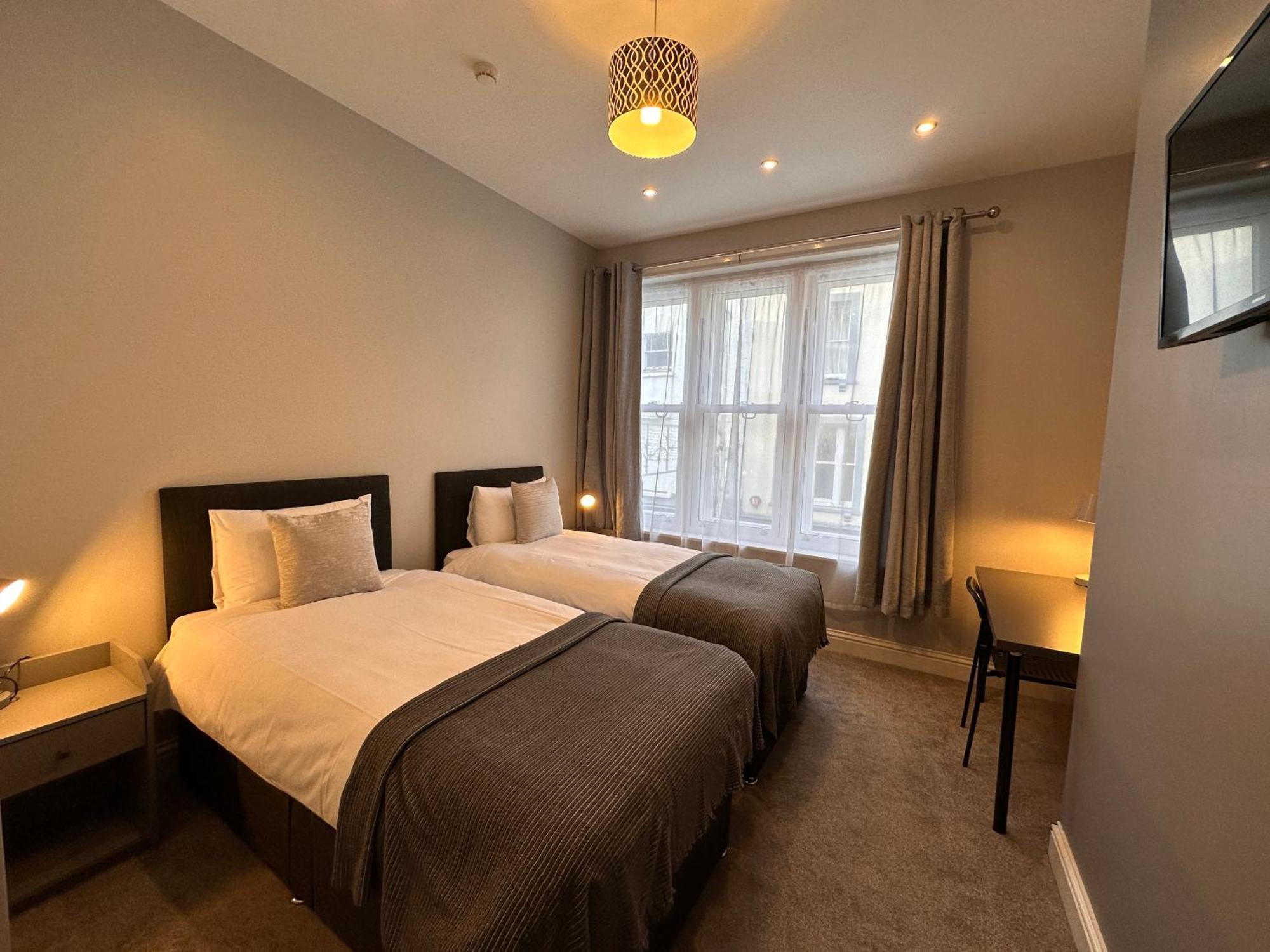 Spilman Hotel Apartments Carmarthen Esterno foto